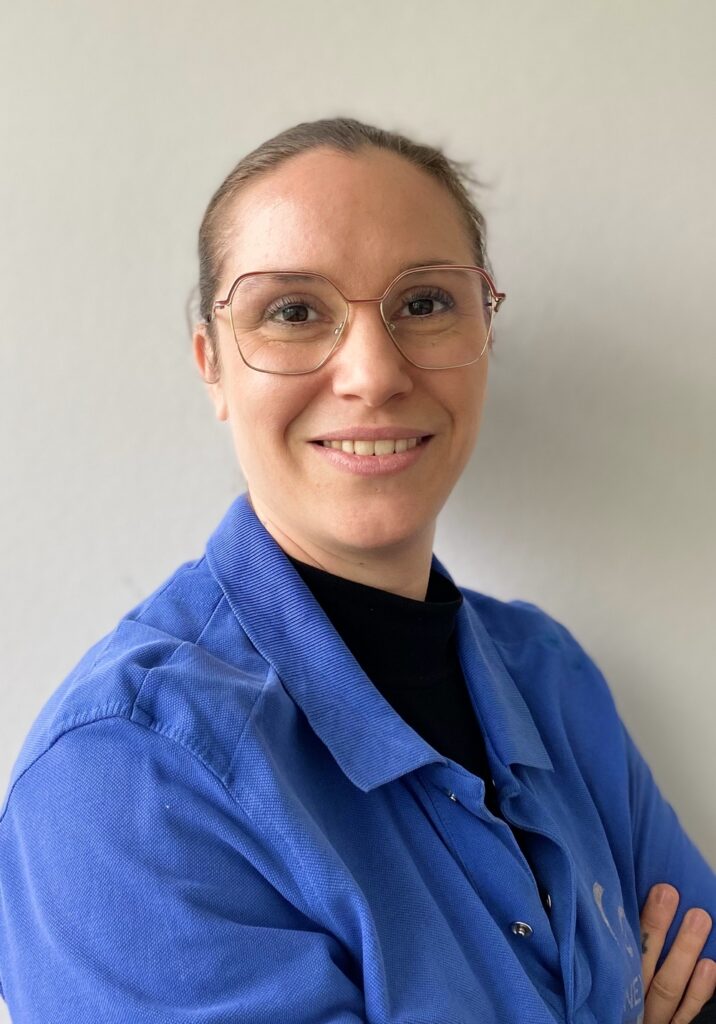 Anaïs_Opératrice ligne thermoformage2